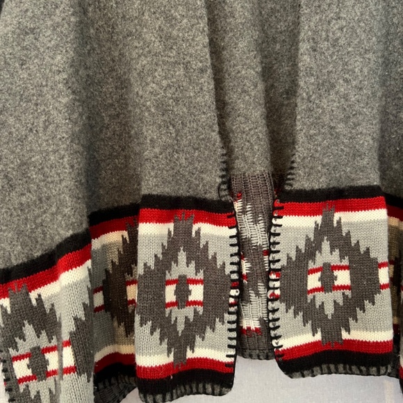 Splendid - Aztec Poncho O/S Women's Knit Cape - Grey/Red - Western - Wool Blend - Picture 7 of 10